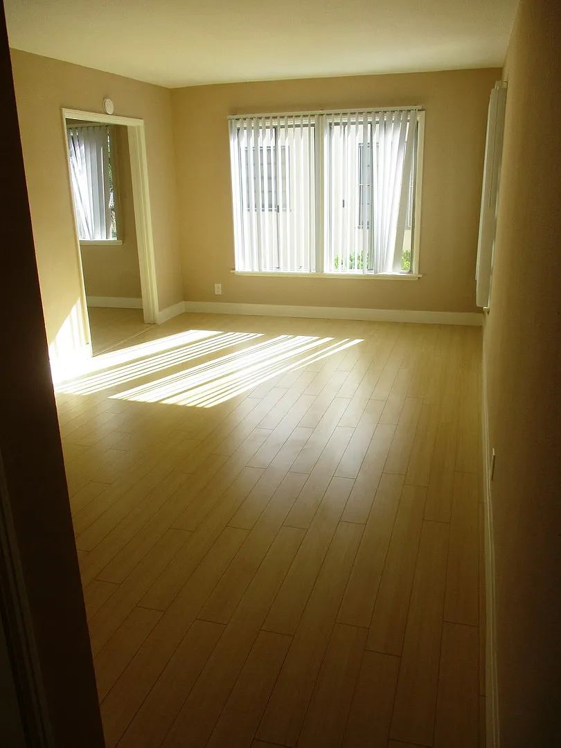 Building Photo - 4552-54 N Banner Dr #4560