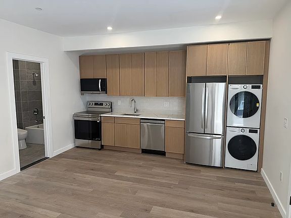 5th image of 833 Manhattan Ave #2A
