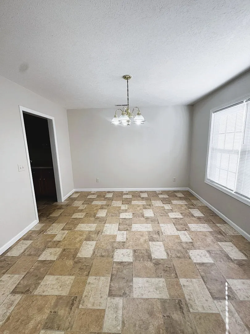 Spacious Townhouse in Bridgewater — Photo 3