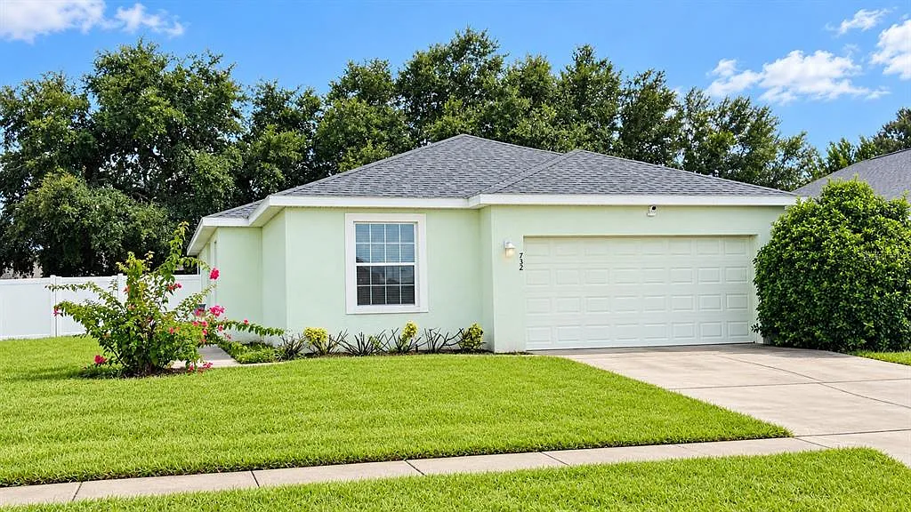 3 bed, 2.0 bath, 1435 sqft, $1,800 — Photo 3