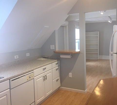 2nd image of 667 Lovett Ave SE #2