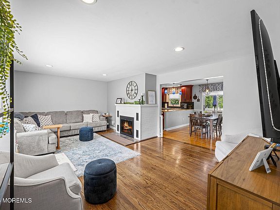 4th image of 213 Lloyd Road