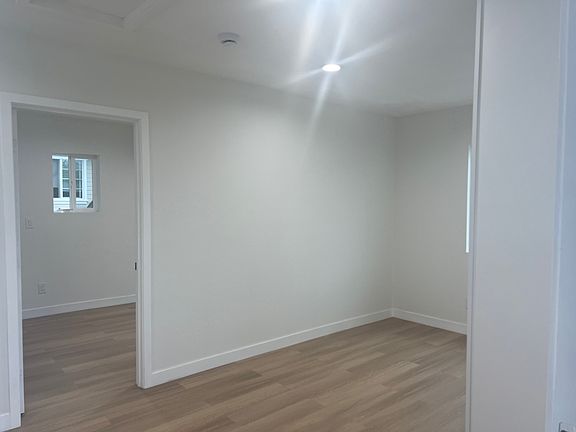 5th image of 16222 S Saint Andrews Pl #B