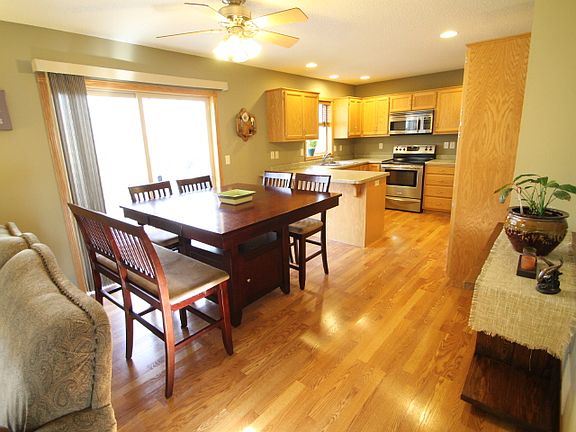 4th image of 933 4th Ave E