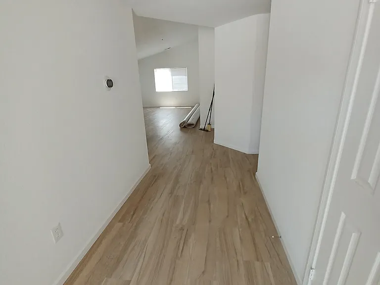 Hildale Cir — Photo 2