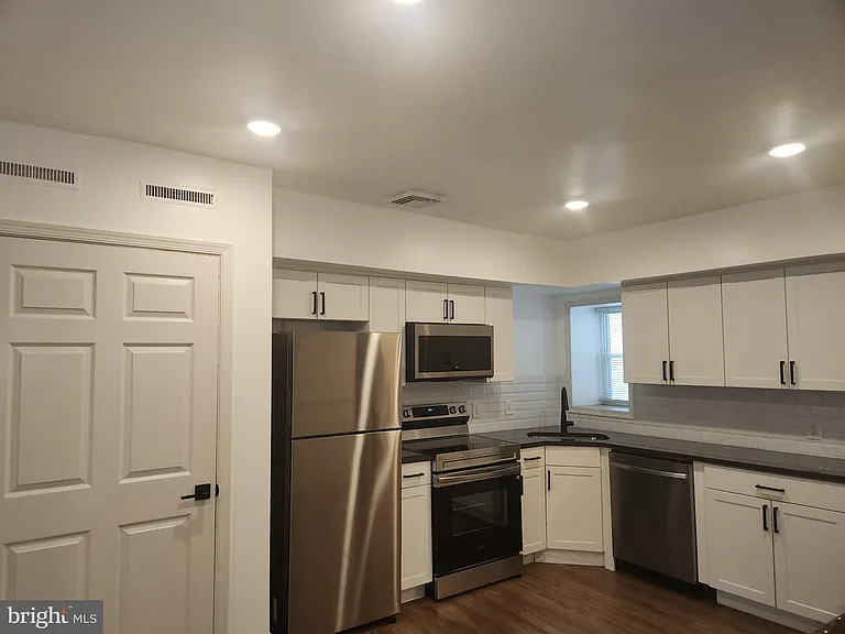 3856 Terrace St — Photo 16