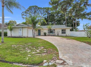552 SW Eyerly Avenue, Port St Lucie, FL 34983