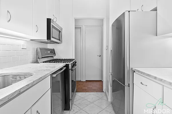 Rented by Mirador Real Estate | media 21