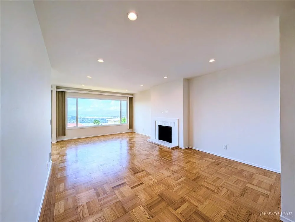 Remodeled ocean view single family home with a 2 car garage — Photo 2