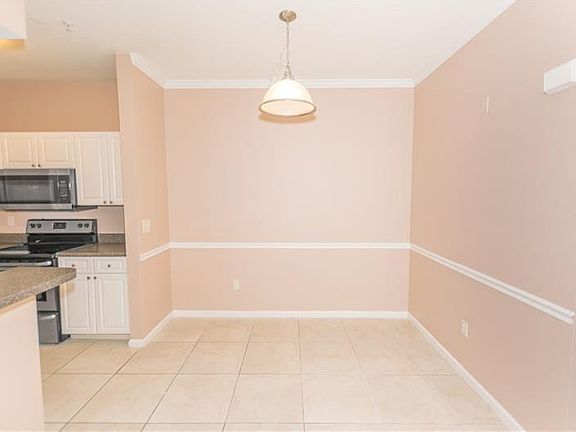 3rd image of 14304 Fredricksburg Dr APT 403