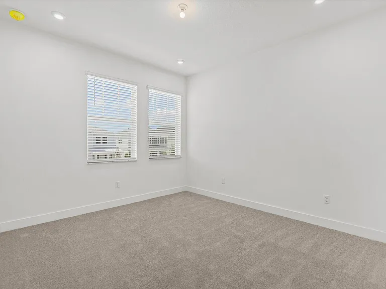 890 SW Newfield Pkwy — Photo 28