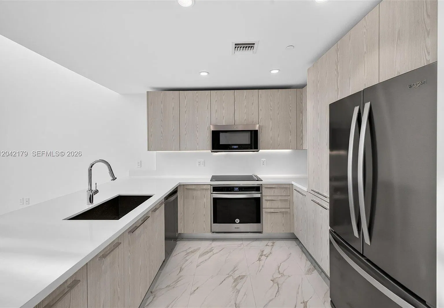 Metropica North Tower One — Photo 4