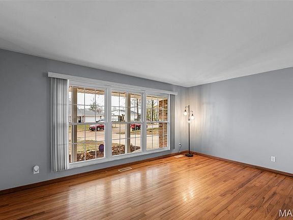 3rd image of 5048 Flintwood Dr