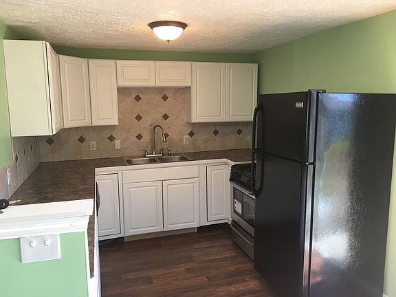 2nd image of 869 Savannah Dr