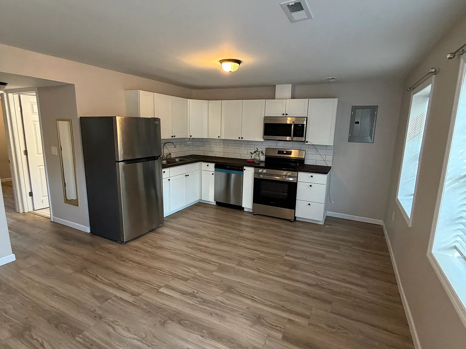 2 bed, $1,100 — Photo 3