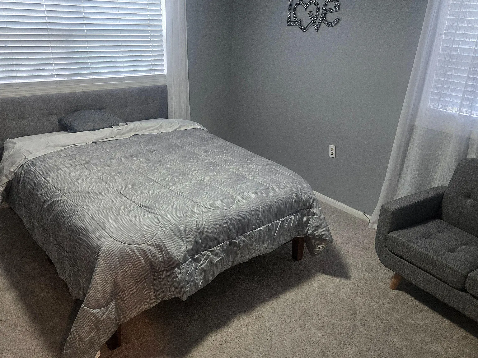 1 bed, 1.0 bath, 5400 sqft, $1,594 — Photo 1