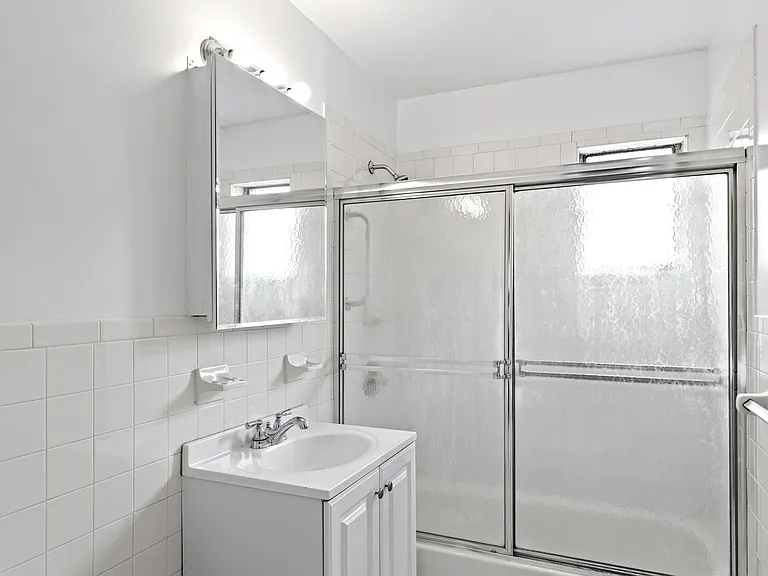 1 Oak St #150-154 — Photo 12