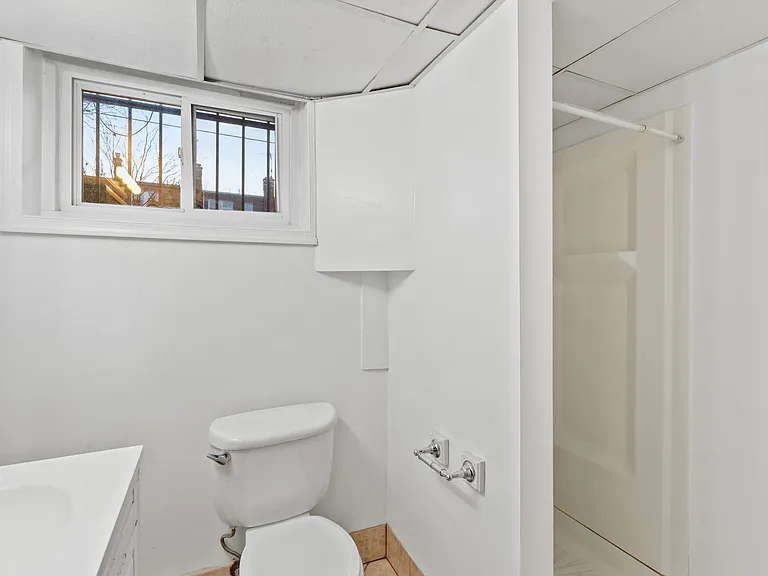 4112 18th Pl NE — Photo 32