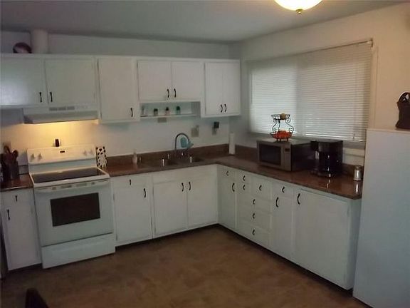 5th image of 2926 S Oakland Ave