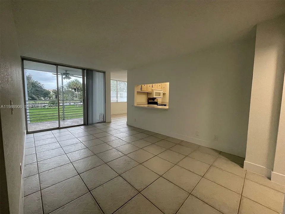 9441 Live Oak Pl #209