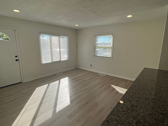 4th image of 1211 Brookcliff Ave