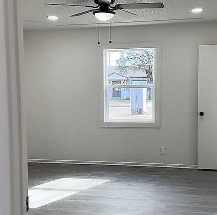 4th image of 2504 36th St