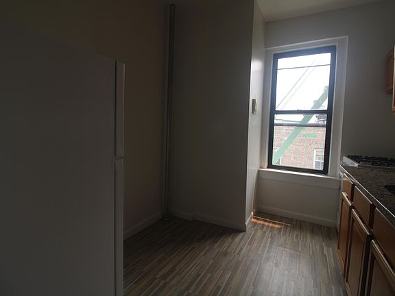 3rd image of 2280 Grand Ave #4FF