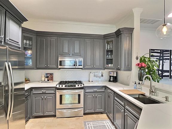 3rd image of 5848 Martel Ave