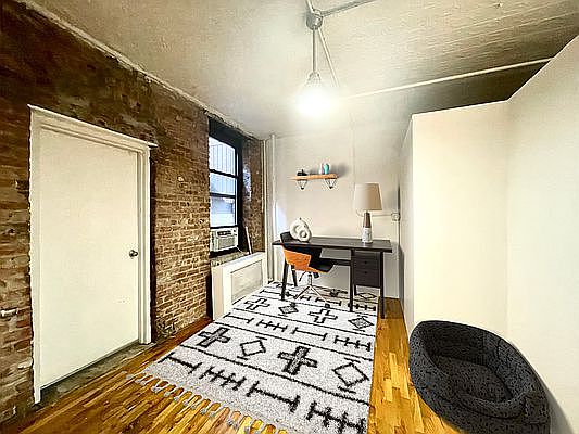 3rd image of 110 W 26th St #5R