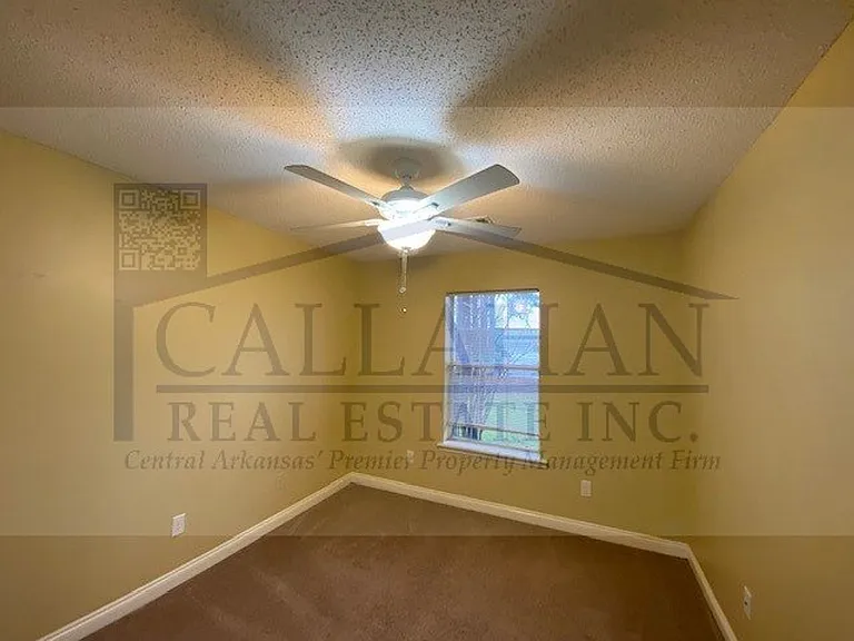 405 Waymack Dr — Photo 2
