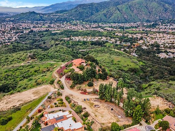 5th image of 350 Roughrider Rd