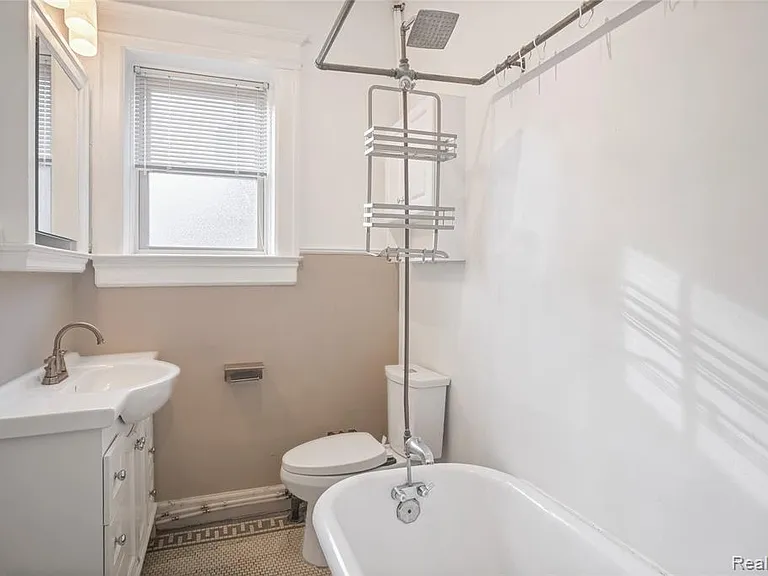 66 Adelaide St #20 — Photo 14