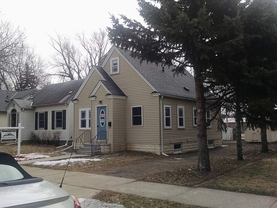 1st image of 732 Cottage Ave E