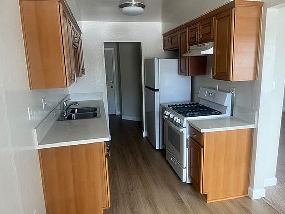 3rd image of 415 15th St #21
