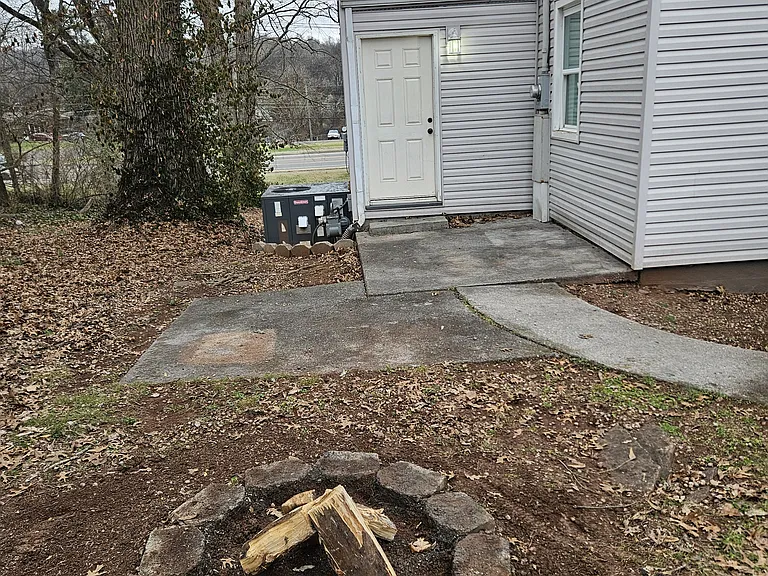 604 E Moody Ave — Photo 10