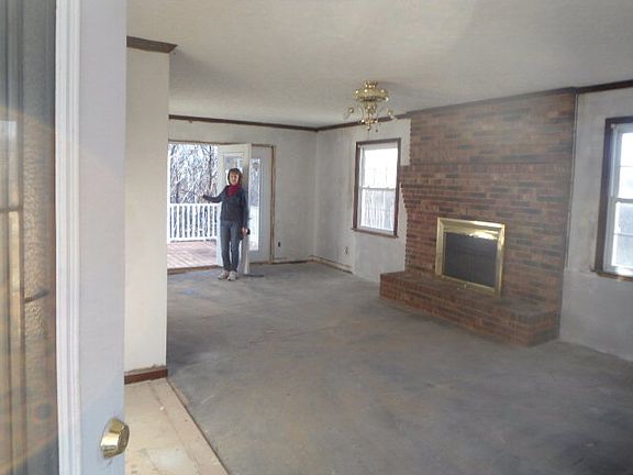 4th image of 461 Woodlawn Ave