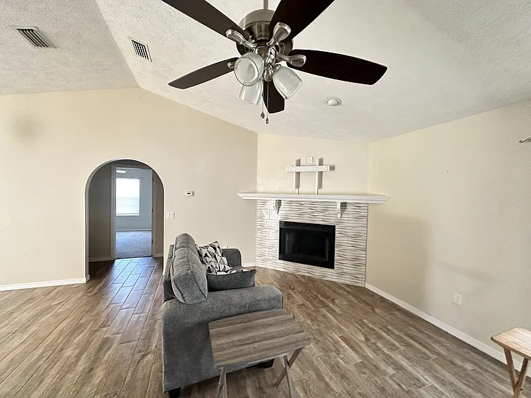 5953 NE 62nd Court Rd — Photo 3