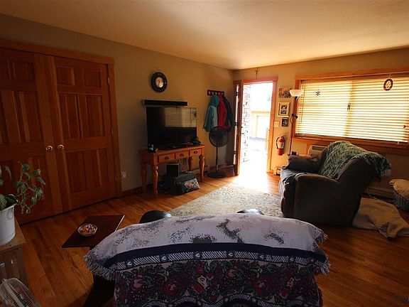 3rd image of 605 N N St APT 2