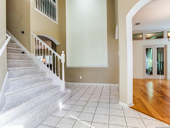 3rd image of 506 WILDGROVE LN