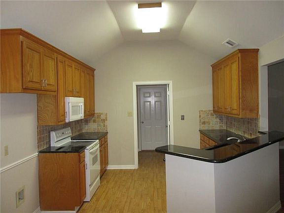 2nd image of 318 Elm Dr