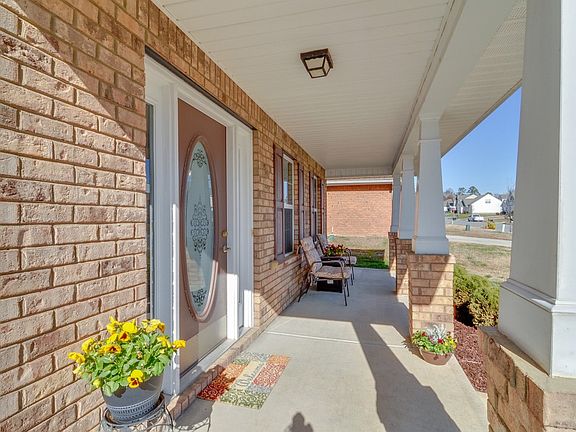 3rd image of 222 Gumtree Dr