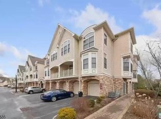 127 Turlington Ct, Livingston, NJ 07039