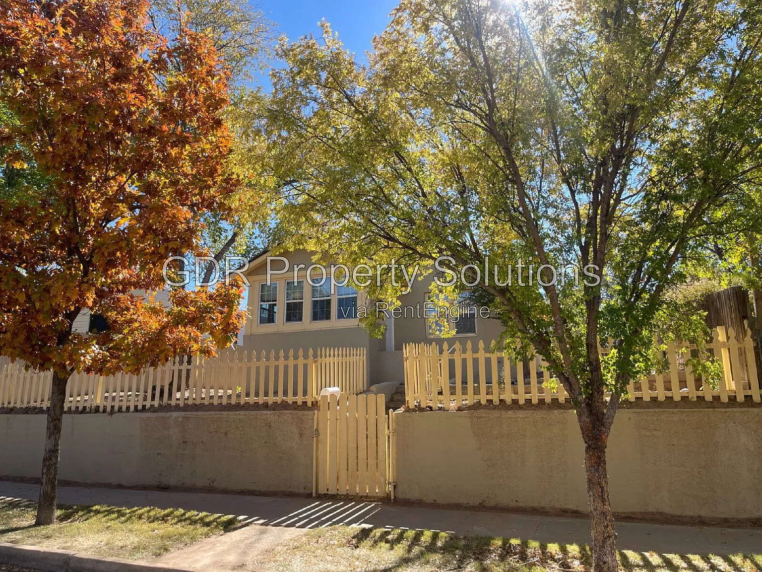 2 bed, 1.0 bath, 871 sqft, $1,680 — Photo 1
