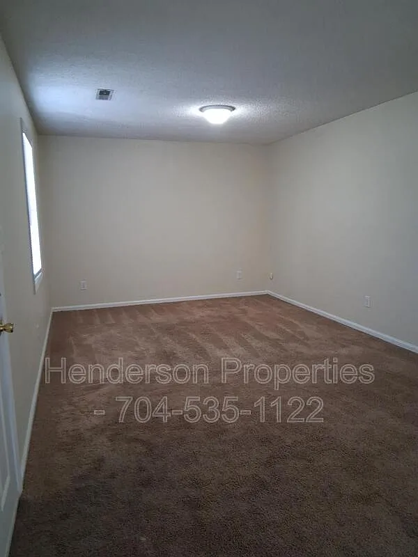 100 Fairway St — Photo 3