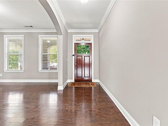 4th image of 225 Stonebrier Ln