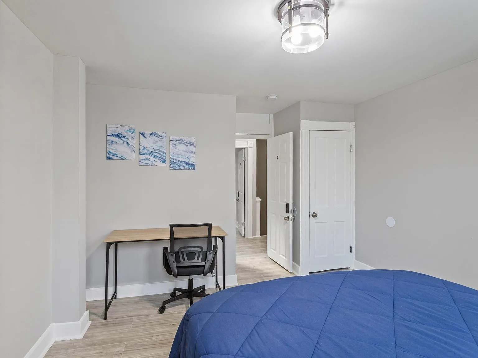 3 bed, 1.0 bath, 795 sqft, $832 — Photo 2