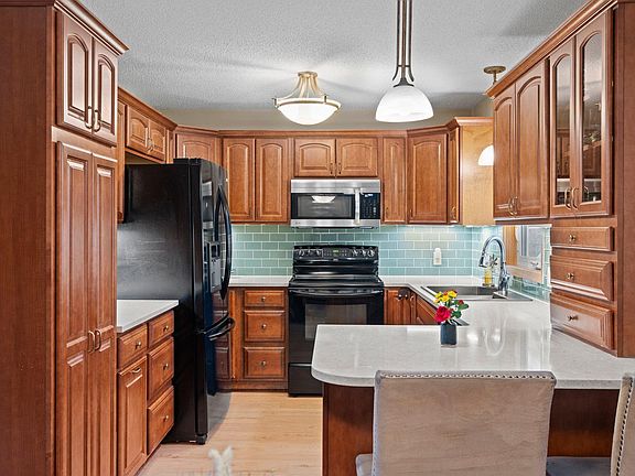 4th image of 407 McCarrons Blvd N