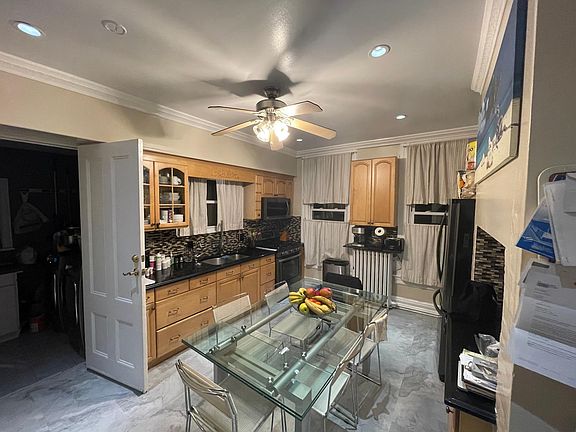 3rd image of 138 Archer Ave