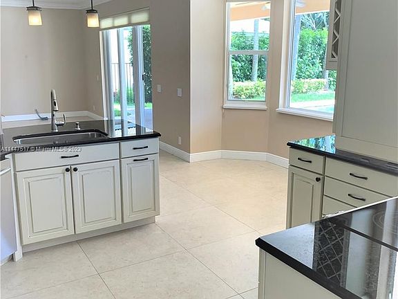 5th image of 2606 Oakbrook Ct