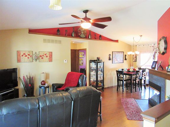 2nd image of 421 Oakwood St